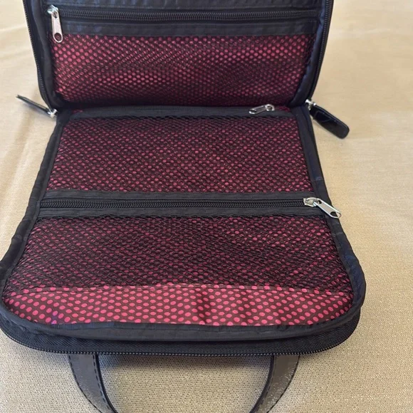 Caboodle’s travel bag. - Picture 4 of 8